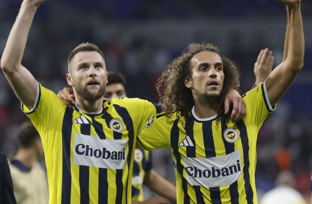 Fenerbahçe Türkiye'yi de yükseltiyor
