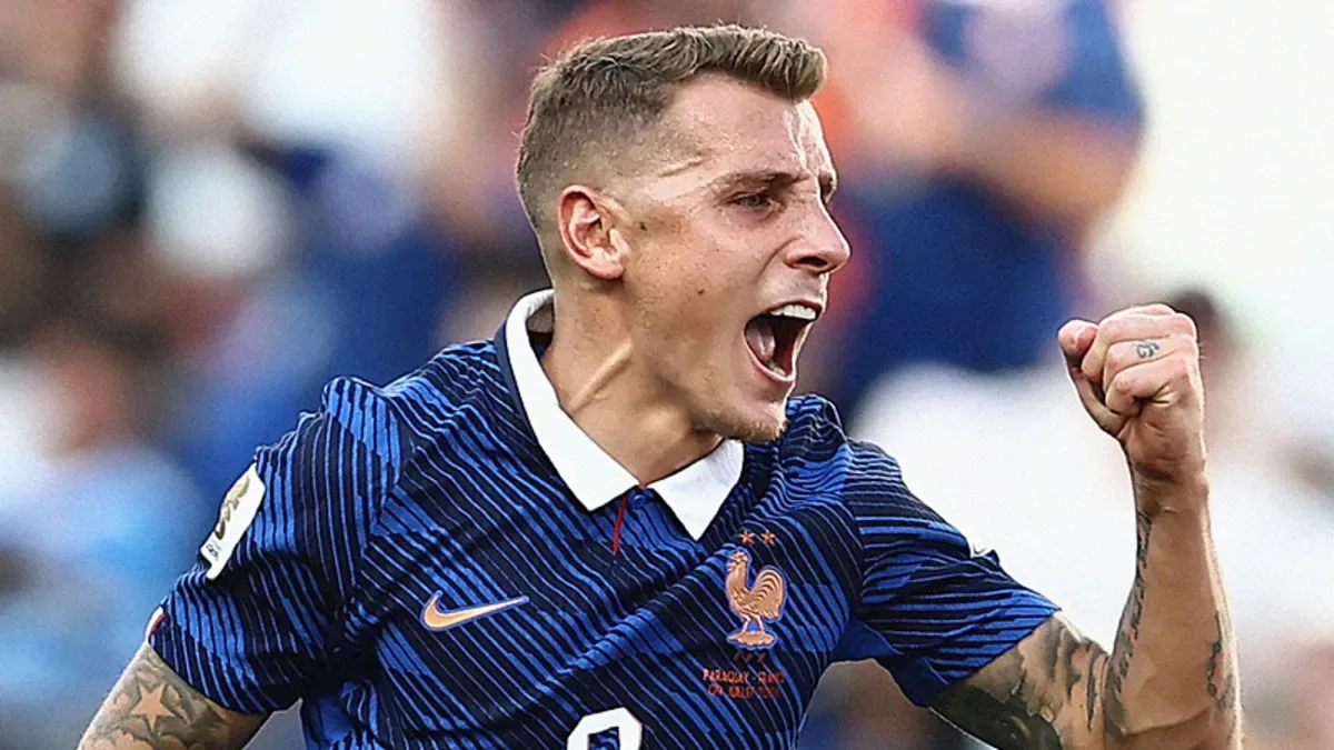 PSG, Aston Villa'dan Lucas Digne'i kadrosuna kattı