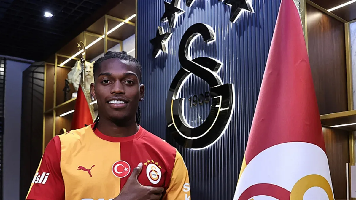 Rafael Leao, Galatasaray tarihindeki 7. Portekizli futbolcu oldu