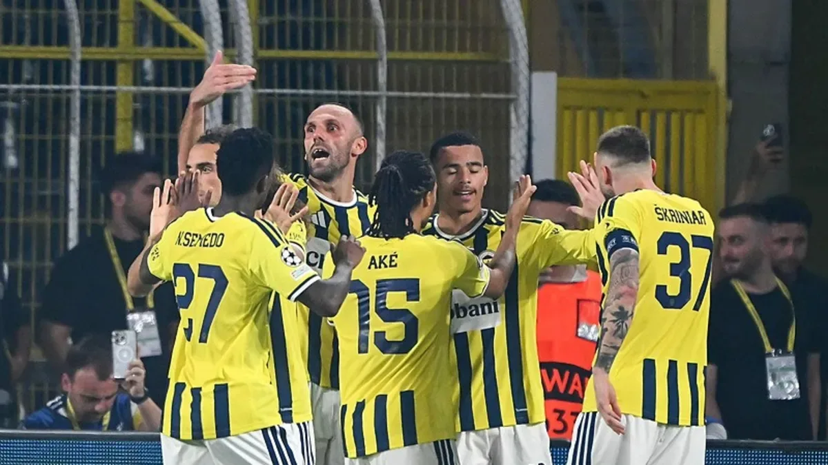 Fenerbahçe Kadıköy'de sezonun ilk 3 puanı için sahada! İşte İsmail Kartal'ın TÜMOSAN Konyaspor maçı muhtemel 11'i