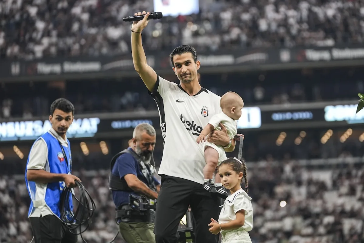 Dolmabahçe'de duygusal anlar! Necip Uysal'a maç öncesi veda edildi