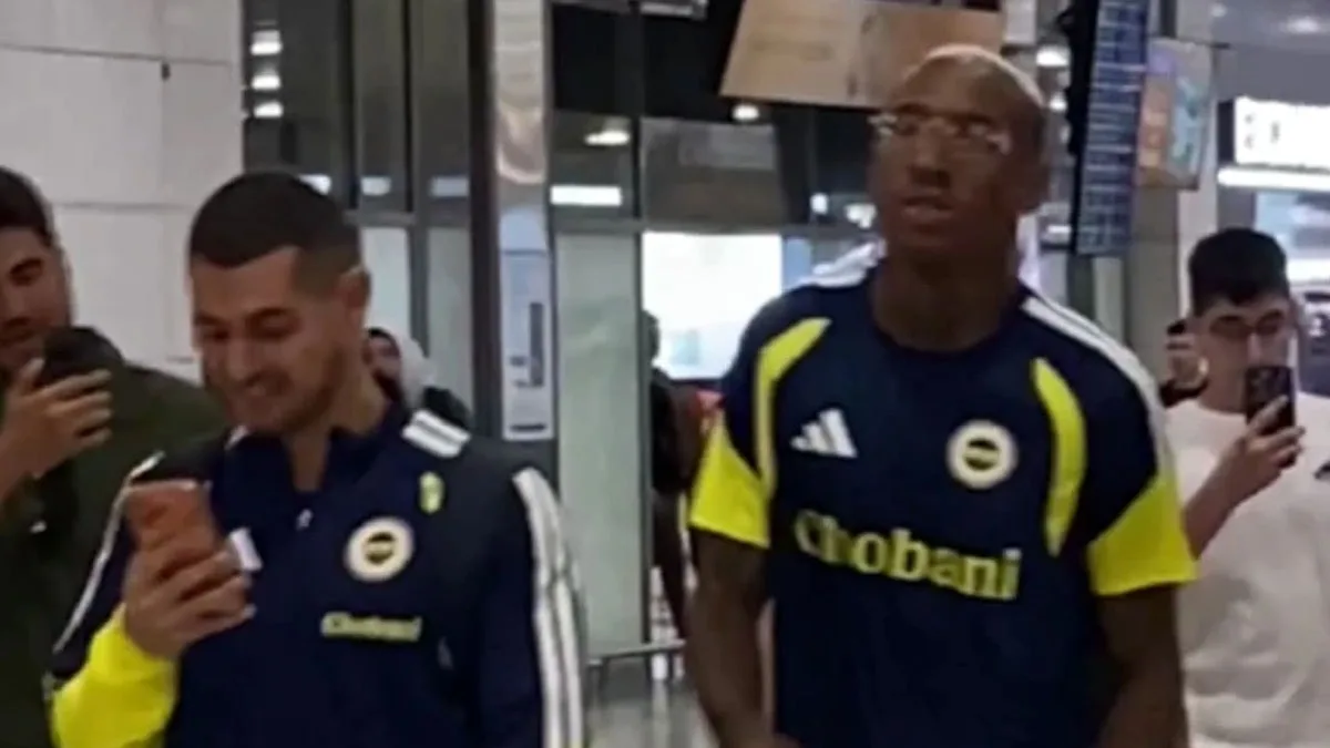 Fransa'da zafer elde eden Fenerbahçe yurda döndü