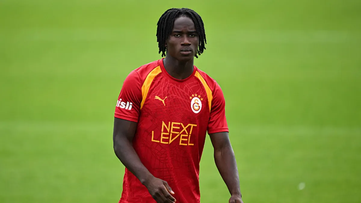 Galatasaray'da Okan Buruk'tan Renato Nhaga için flaş karar!