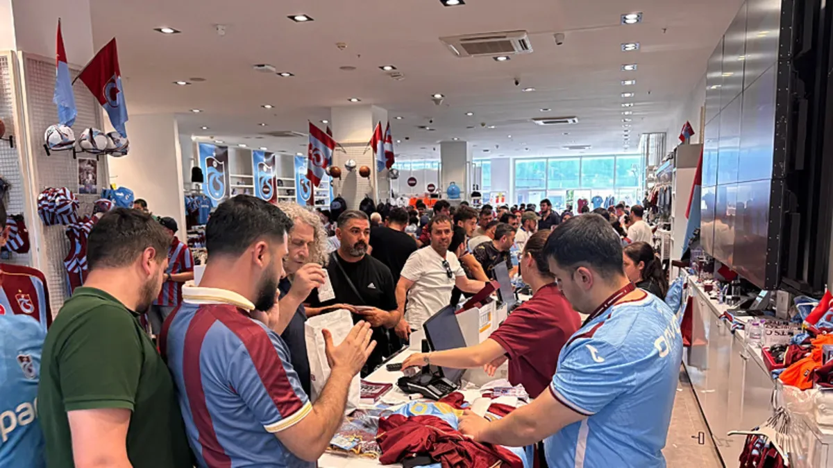 Trabzon'da Muhammed Salah formalarına büyük ilgi!