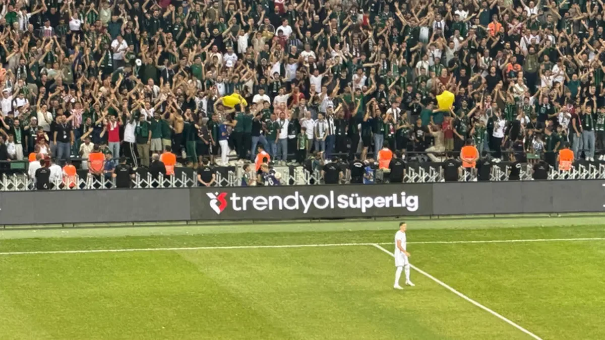 Kocaelispor-Amedspor maçında sarı poşet sallayan 5 şüpheli için gözaltı kararı