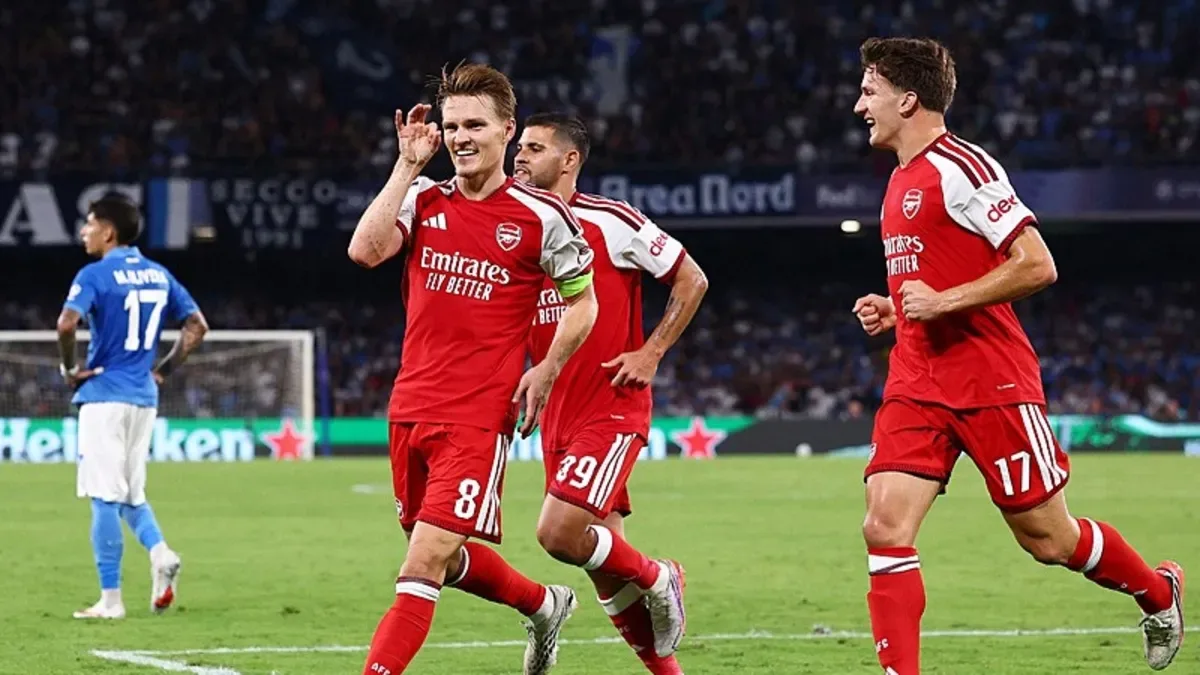 Martin Odegaard'lı Arsenal Napoli'yi yendi!