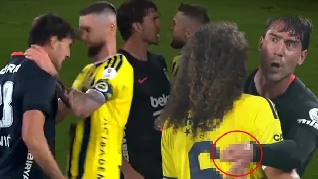 Derbide ortalık karıştı, birbirine girdiler: Fenerbahçe'de el hareketi, Beşiktaş'tan boğaz sıkma itirazı!