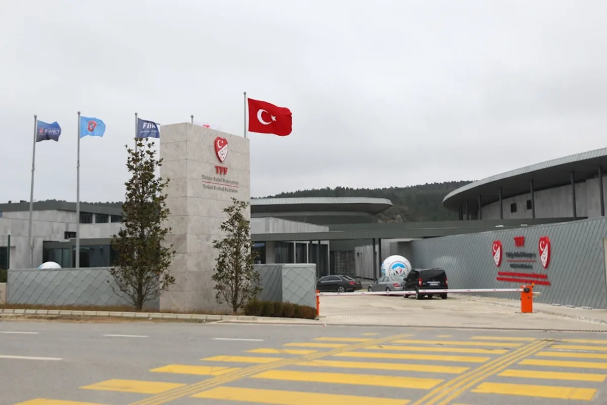 Riva'da yayın ihalesi zirvesi! Başkanlar TFF'de toplandı