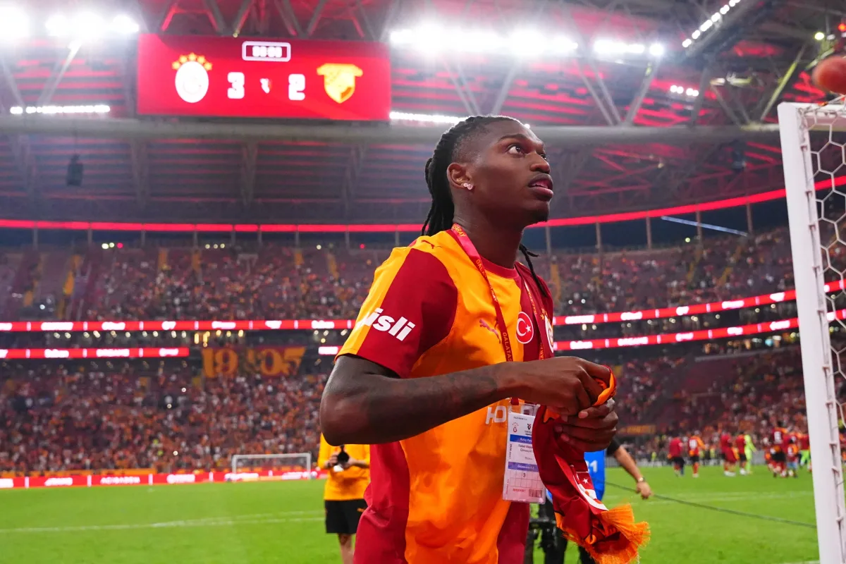 Galatasaray'da eksikler 11'i bozdu! Okan Buruk'tan şaşırtıcı Leao planı