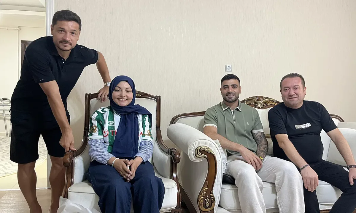 Konyaspor'dan 17 yaşındaki kanser hastası taraftara destek