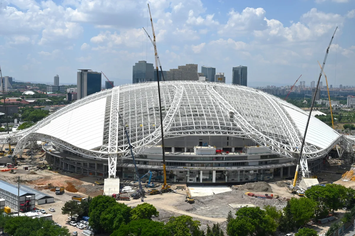 UEFA 2 finale aday olan İstanbul ve Ankara'yı görmezden geldi