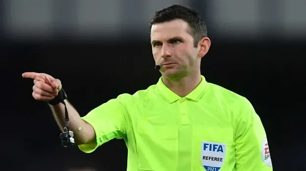 Türkiye-İtalya maçını Michael Oliver yönetecek!