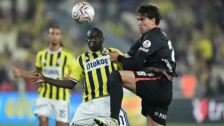 Kadıköy'de zafer Beşiktaş'ın! Siyah-beyazlılar Fenerbahçe'yi 2-1 mağlup etti