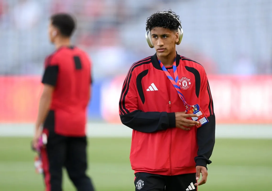 Manchester United'ı karıştıran 15 yaşındaki yıldız, dev kulüpleri birbirine düşürdü