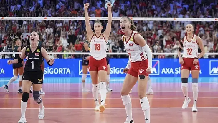 Bakan Ersoy’dan Avrupa şampiyonu Filenin Sultanları’na tebrik