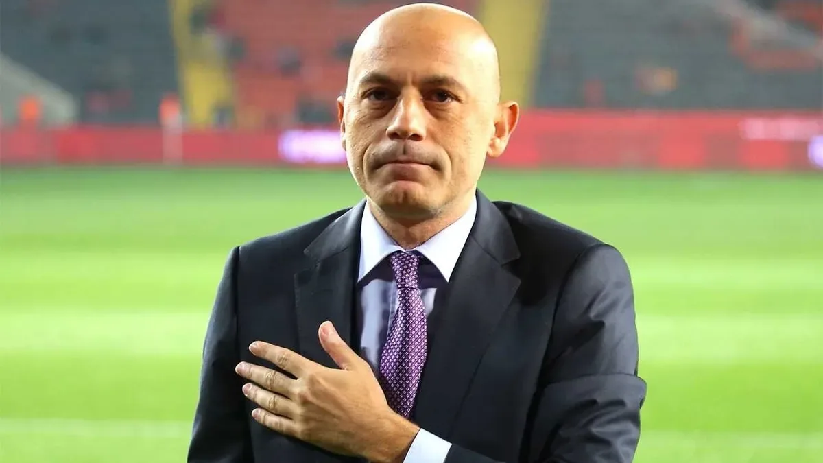 Cüneyt Çakır, Rusya Futbol Federasyonu ile sözleşme imzaladı!