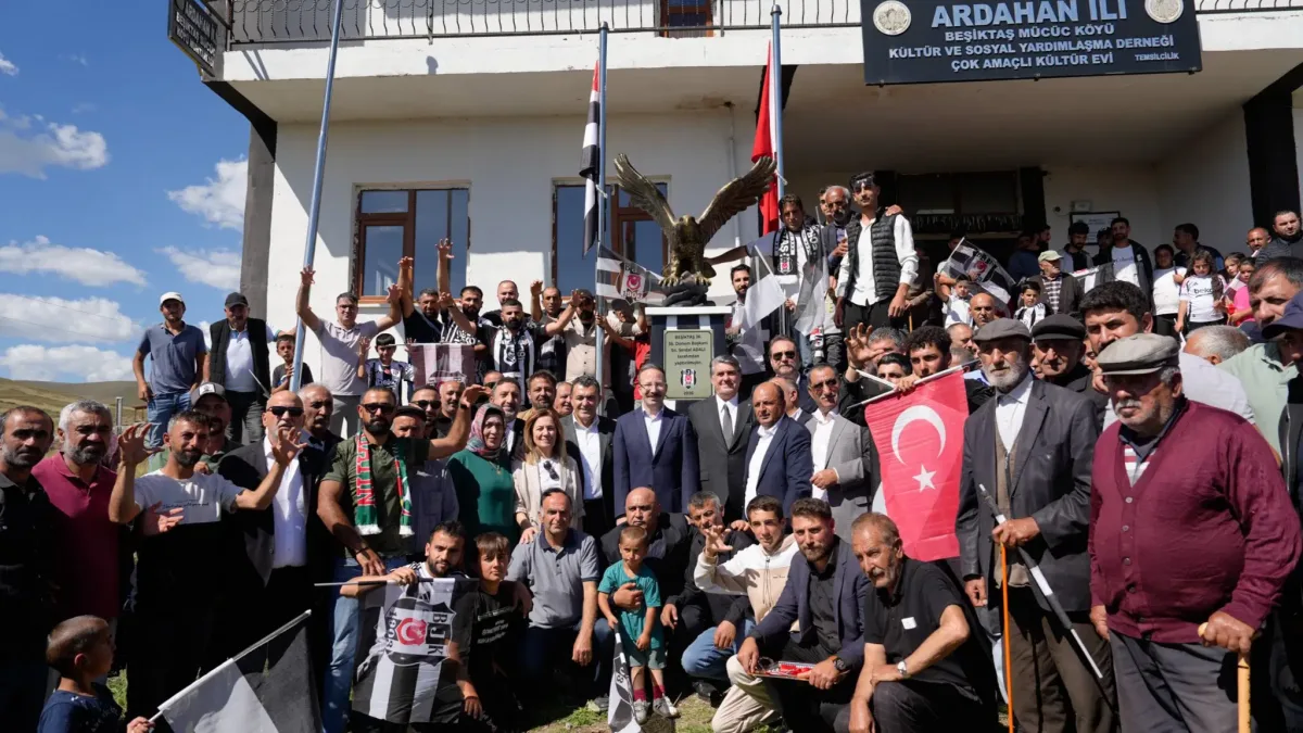 Ardahan'ın Beşiktaş köyüne kartal heykeli dikildi