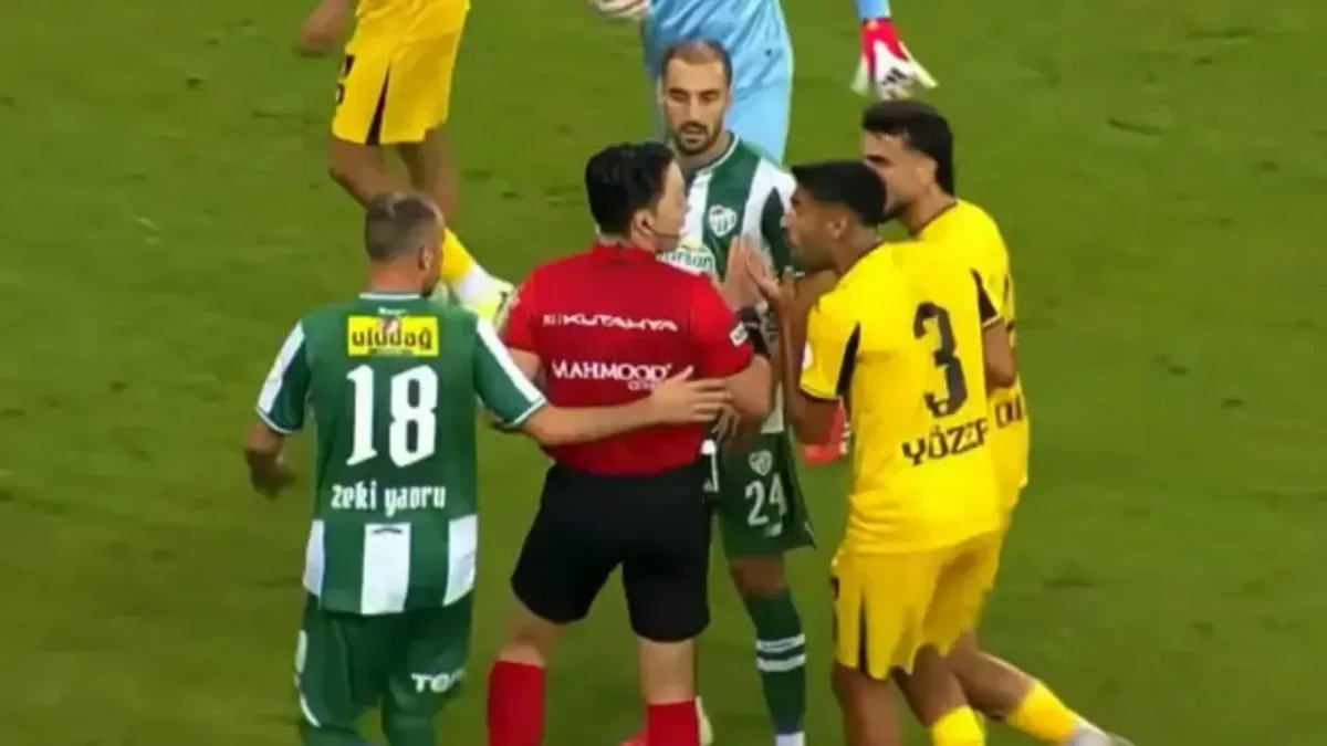 Kurallar altüst oldu! Hakemin kararına futbolcular bile inanamadı