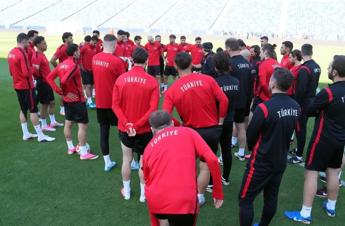 Montella düğmeye bastı: Milliler Riva'da sahaya indi!