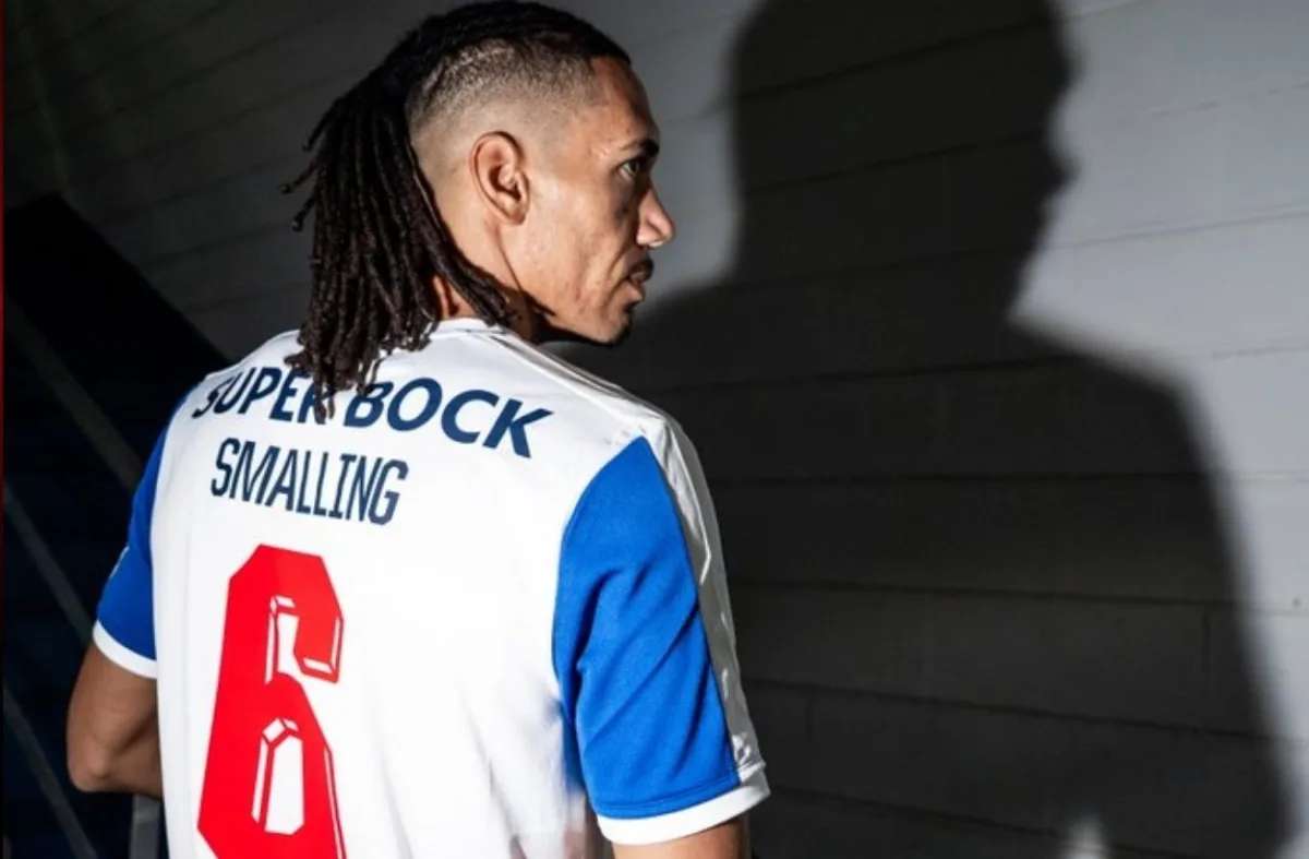 Porto, İngiliz futbolcu Chris Smalling'i kadrosuna kattı