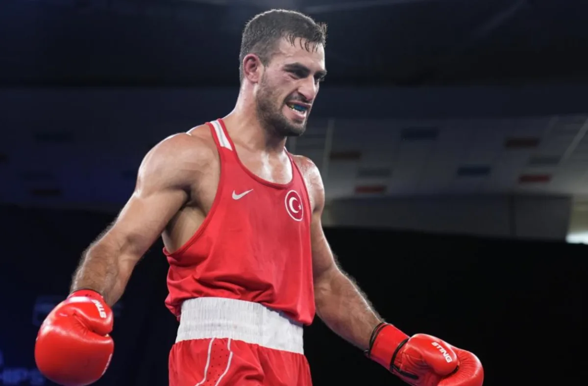 Bir altın madalya da Emrah Yaşar'dan
