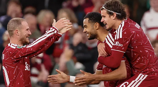 Liverpool 3 golle turladı