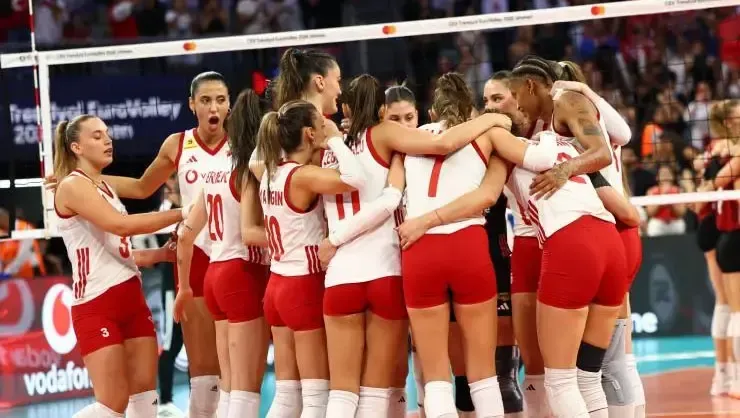 İtalya - Türkiye finali başladı! Filenin Sultanları, Şampiyonluk için mücadele ediyor