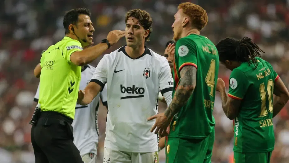 VAR kayıtları açıklandı: Ugochukwu'nın kırmızısı ve Beşiktaş'ın penaltısında neler konuşuldu?