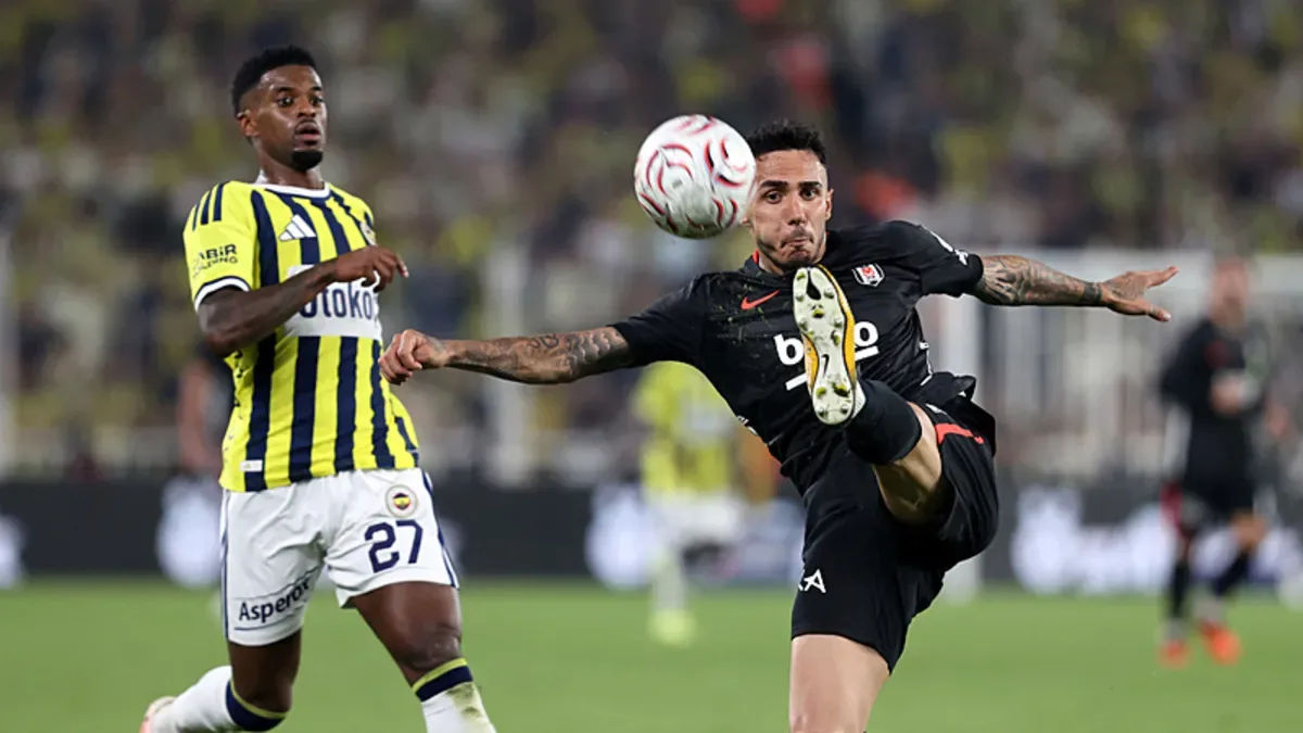 Beşiktaş'ta Emirhan Topçu'dan Archie Brown'a cevap!