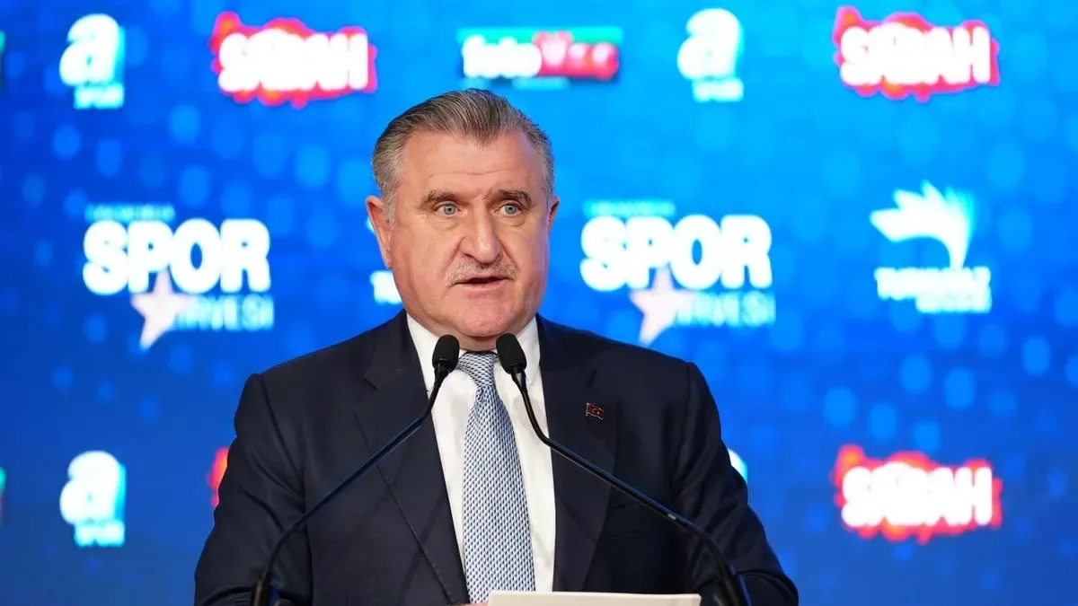 Gençlik ve Spor Bakanı Osman Aşkın Bak, Orhan Okulu'yu tebrik etti!