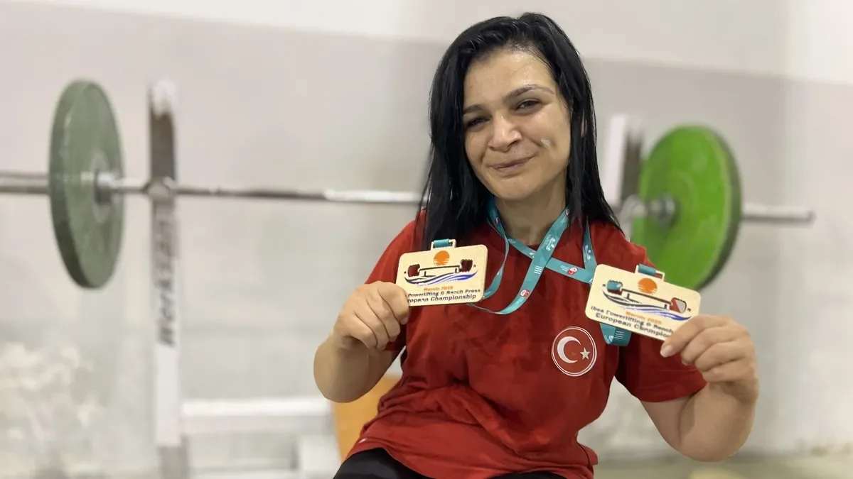 Milli halterci Gülistan Özdemir'den büyük başarı