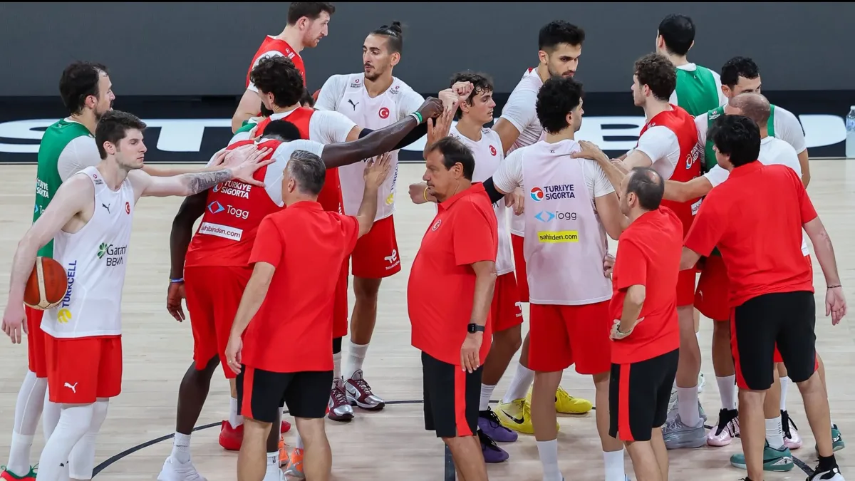 12 Dev Adam, FIBA dünya sıralamasında 2 basamak yükseldi