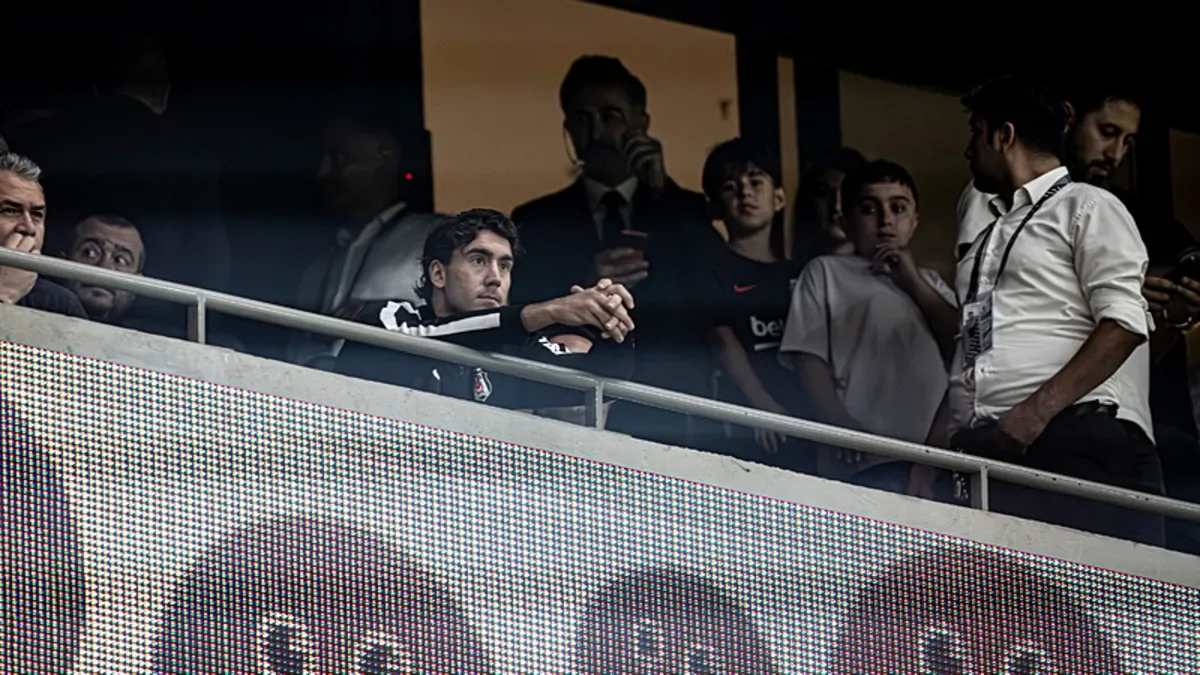 Dusan Vlahovic maçı tribünden takip etti