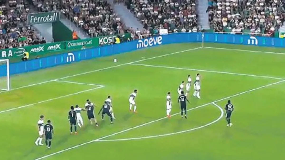 Arda’dan müthiş frikik