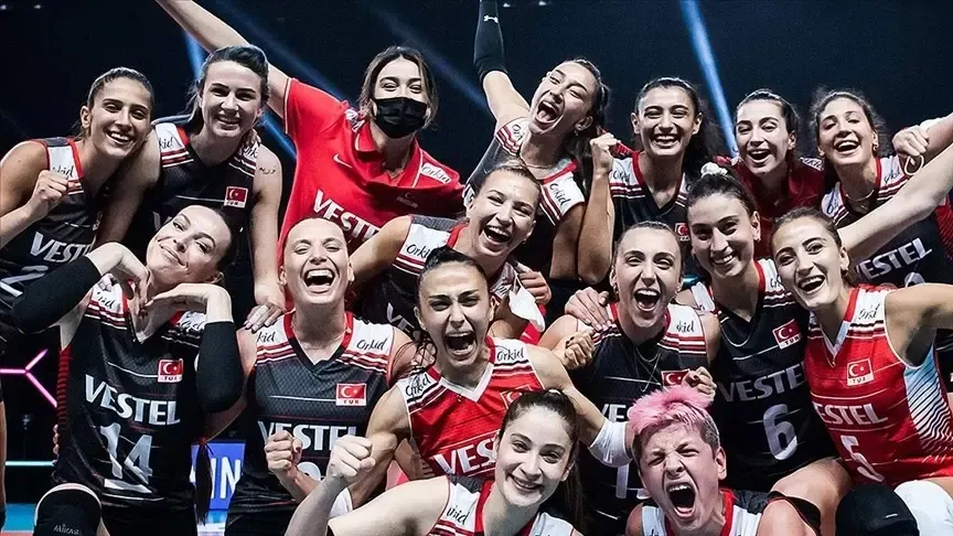 TÜRKİYE SIRBİSTAN VOLEYBOL MAÇI SAAT KAÇTA? FİLENİN SULTANLARI YARI FİNAL MAÇI NE ZAMAN, HANGİ KANALDA, EDA ERDEM OYNAYACAK MI? CANLI İZLE