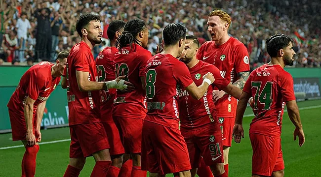 Amedspor, evinde Başakşehir'e gol oldu yağdı!