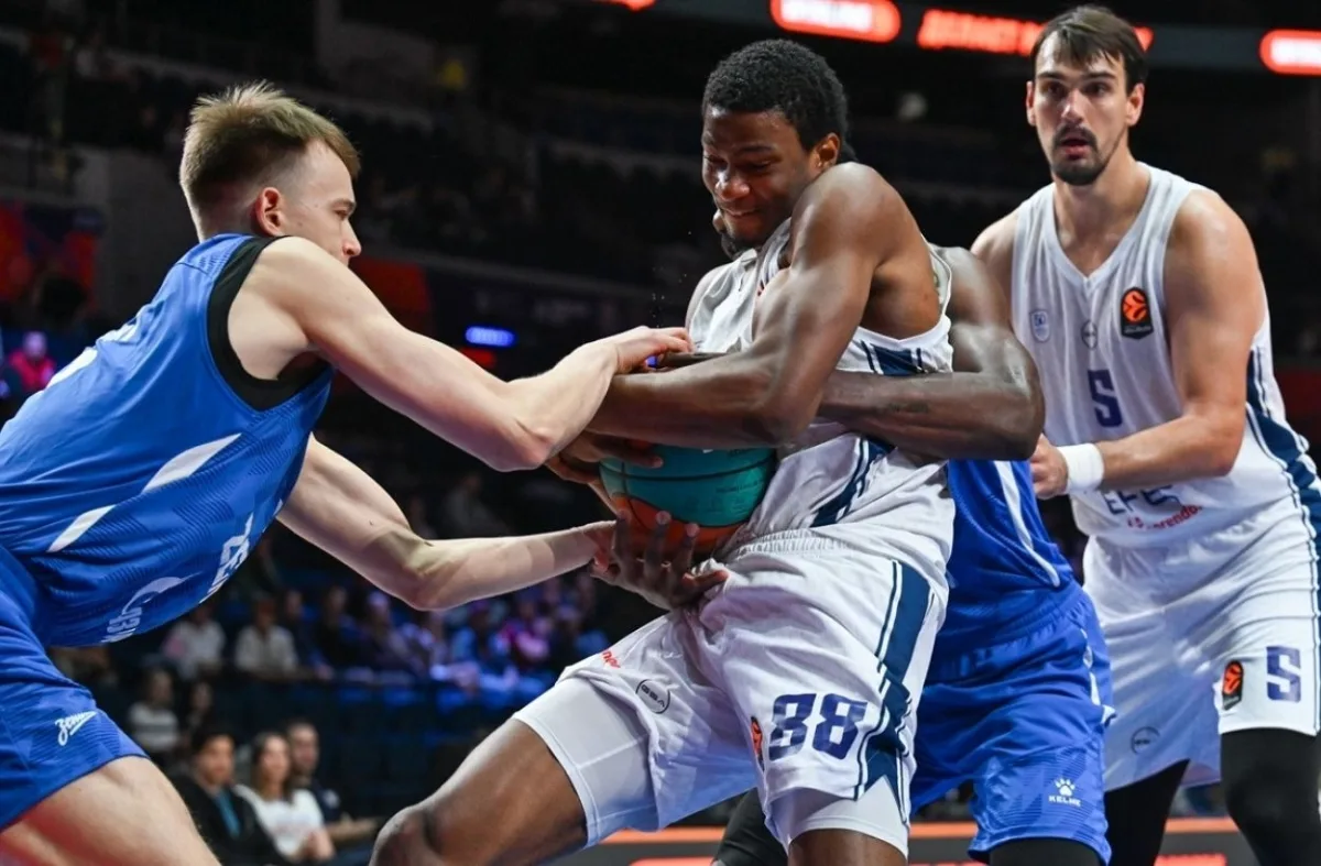 Hazırlık maçında Anadolu Efes, Zenit'i 100-76 yendi