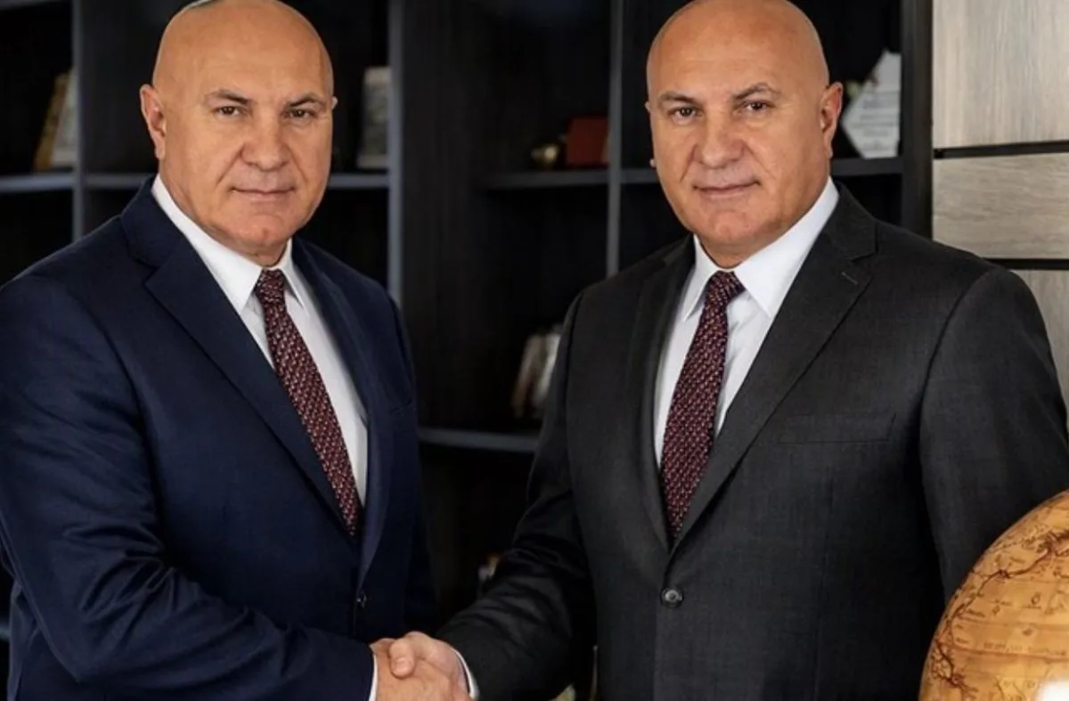 Yüksel Yıldırım kendisiyle masaya oturdu, el sıkıştı!