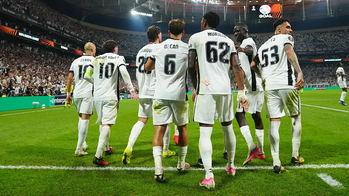 Beşiktaş sponsorunu formadan çıkardı
