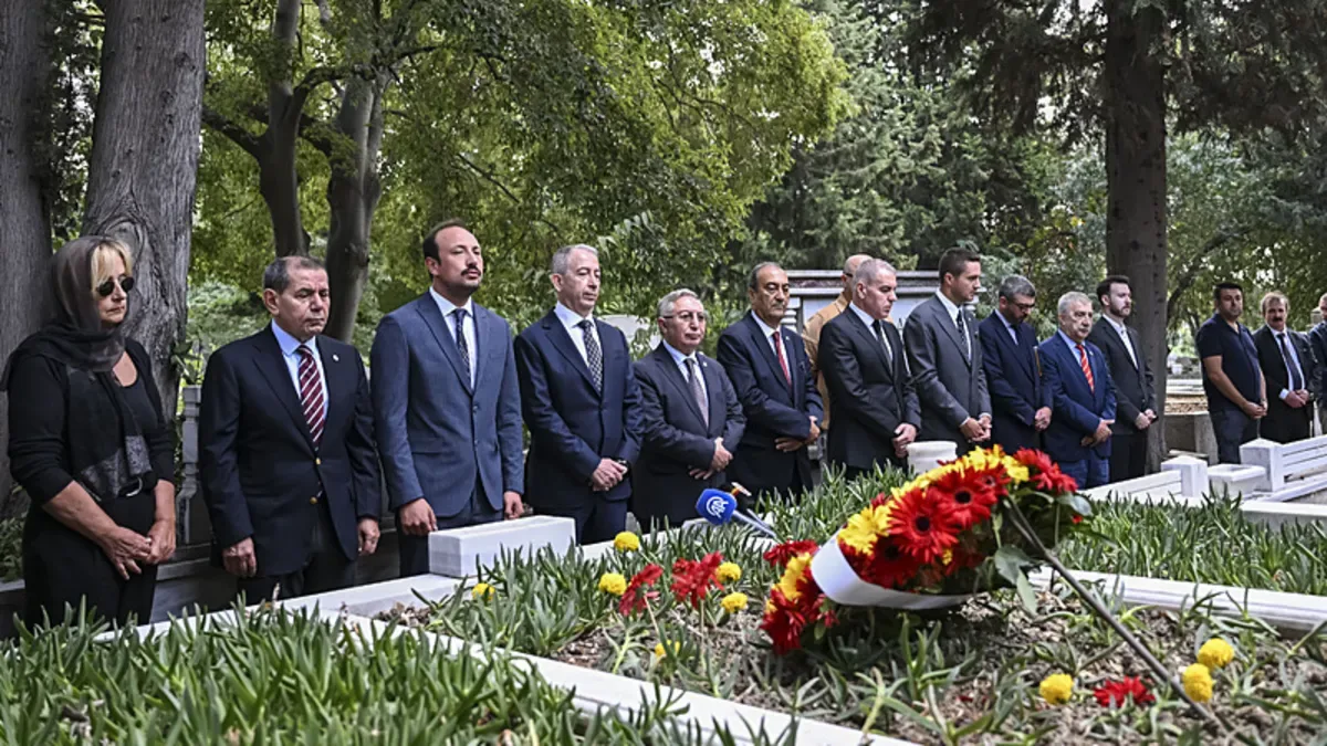 Metin Oktay, vefatının 35. yıl dönümünde kabri başında anıldı