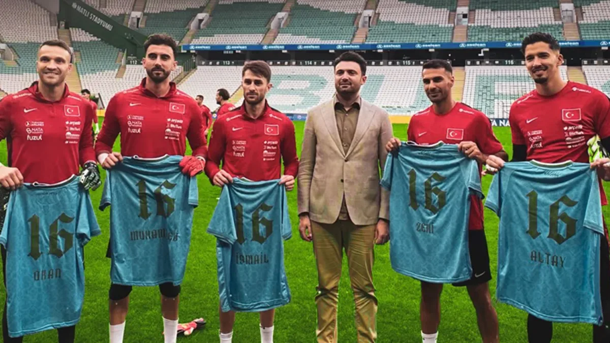 Bursaspor Başkanı Enes Çelik, A Milli Futbol Takımı'nı ziyaret etti!