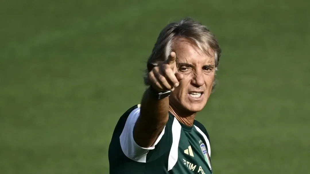 Mancini Türkiye maçı öncesi 10 futbolcuyu kadrodan çıkardı