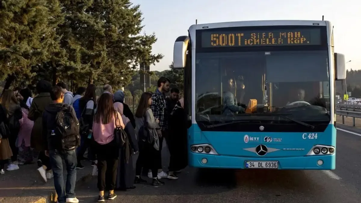 Süper Lig'in yıldızının İETT keyfi