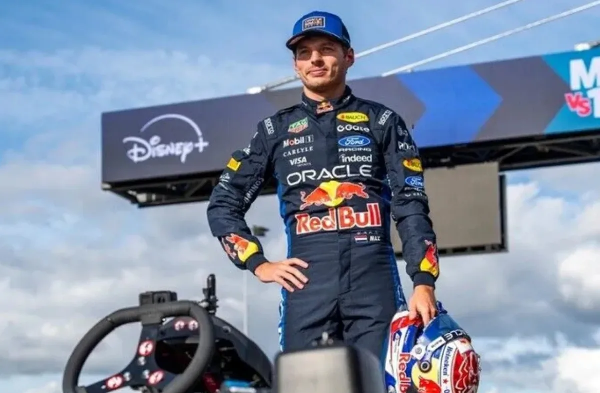 Verstappen, 14 turda 100 amatör karting sürücüsünü geride bıraktı