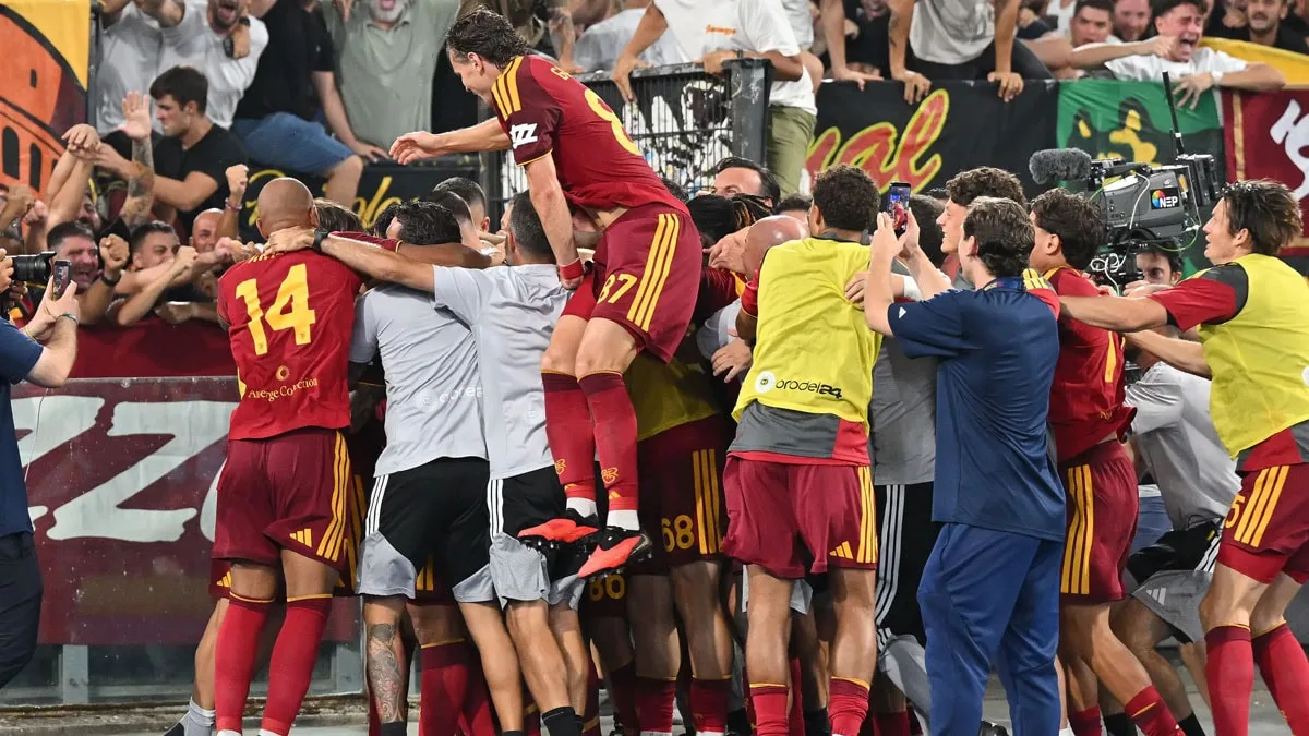 Fenerbahçe'nin rakibinden efsane geri dönüş