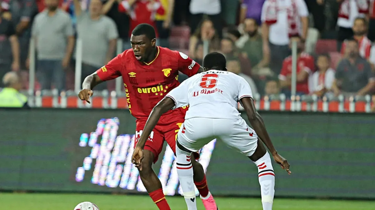 Göztepe'de golcü Armstrong formayı kaptırdı