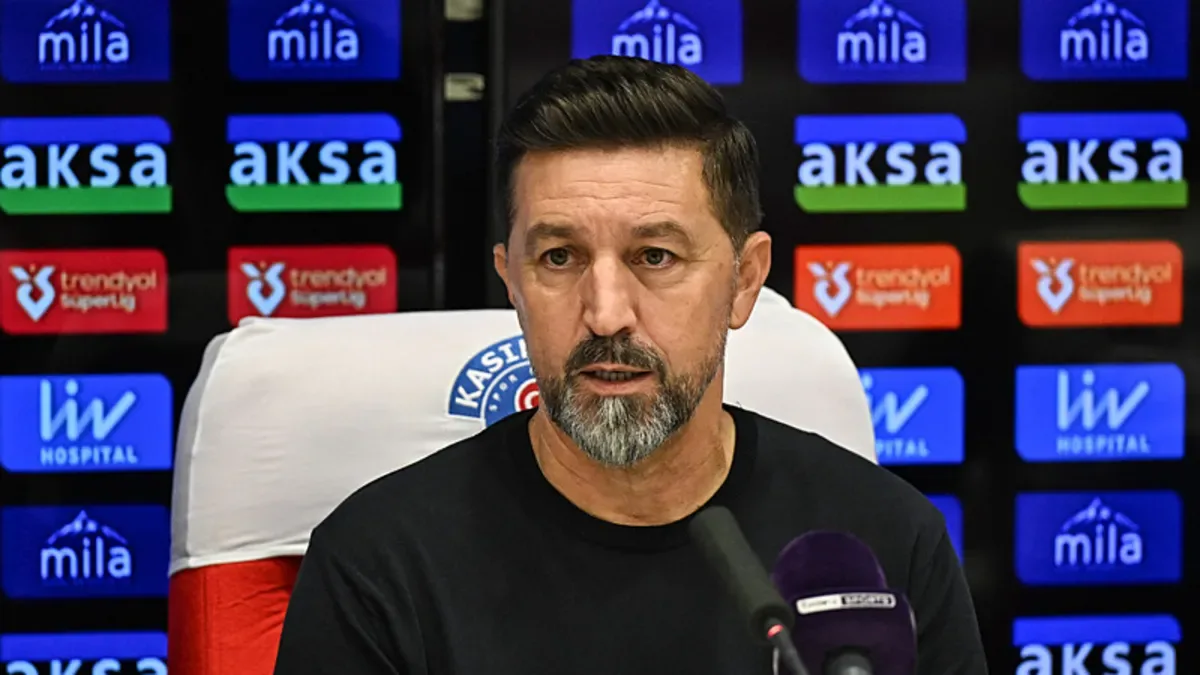 Besnik Hasi: "Ayaklarımızın yere basması gerekiyor"