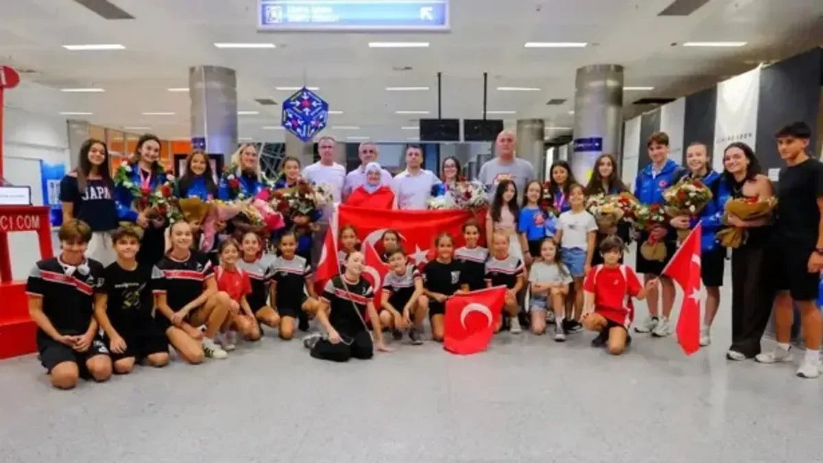 Dünya Şampiyası'nda üçüncüsü cimnastikçiler İzmir'de