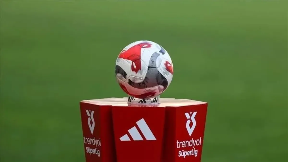 Trabzonspor-Galatasaray derbisinin tarihi belli oldu! İşte Trendyol Süper Lig'de 5. ve 6. haftanın programı