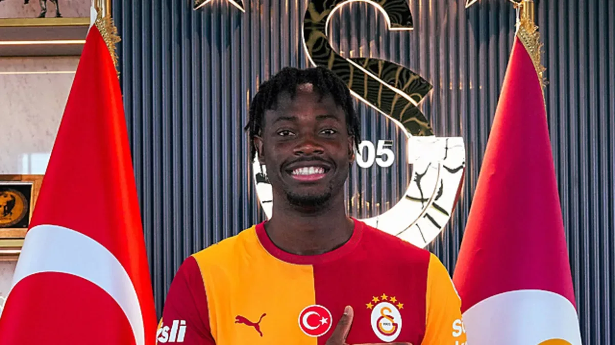 El Chadaille Bitshiabu, Galatasaray tarihindeki 12. Fransız futbolcu oldu